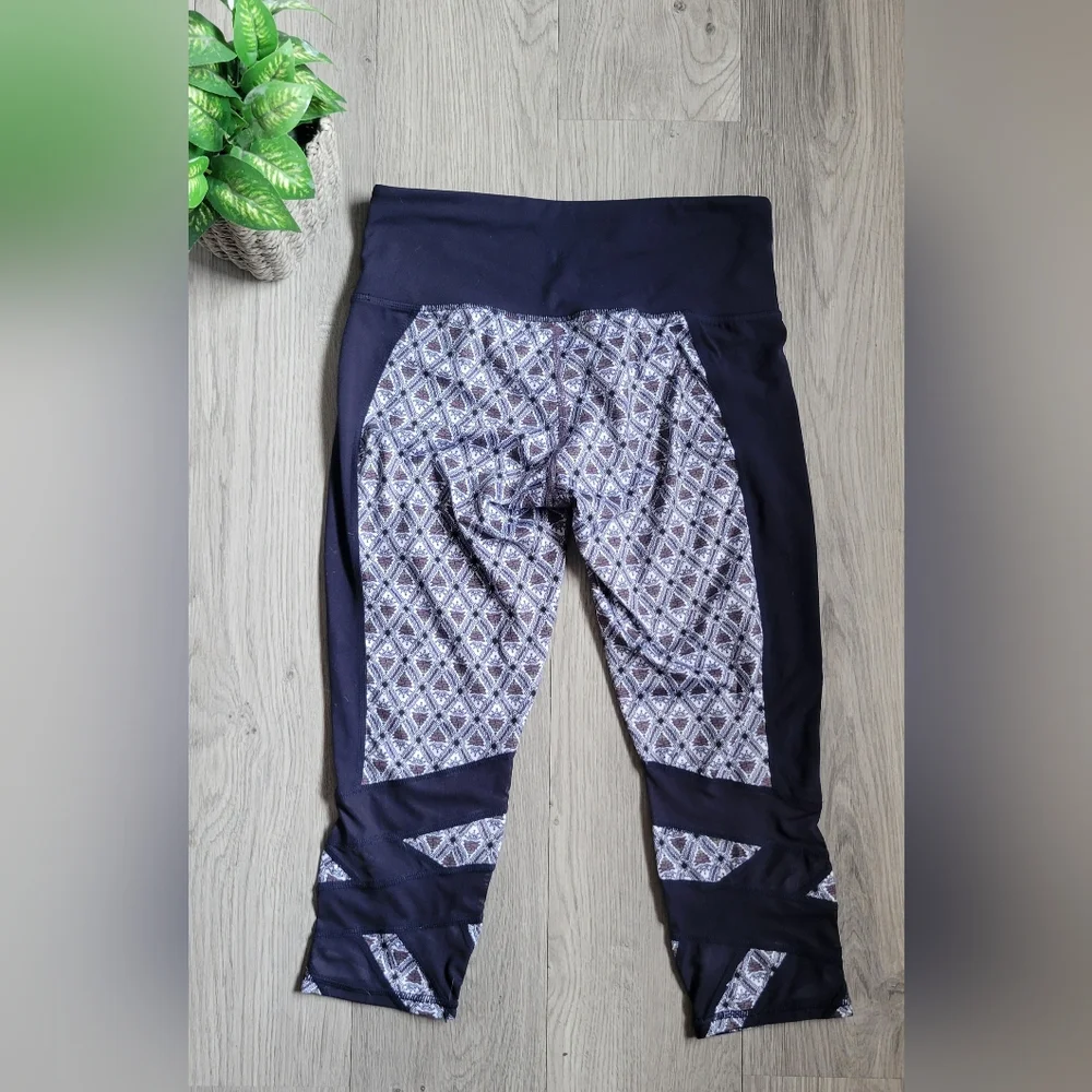 Athleta Mantra Mosaic Capri, Navy Blue, Mauve, White, Green, Size Petite Small - Picture 12 of 14